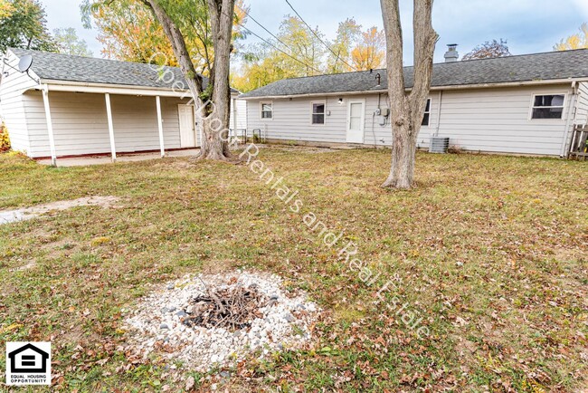Building Photo - 1727 Maplewood Rd