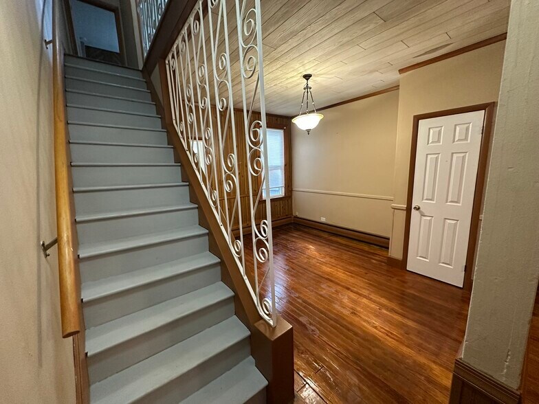 Building Photo - 139 Coral St