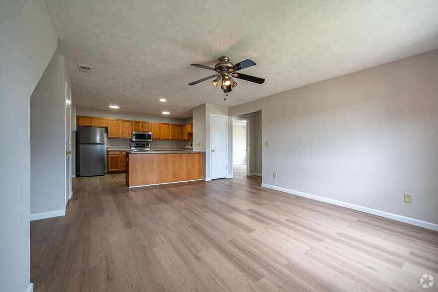 3BR, 2BA (Renovated) - 1,165SF - Kitchen/Living Room - Oak Point Apartments