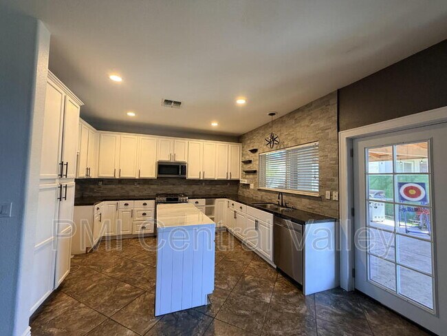 Building Photo - 108 Hornfels Ave