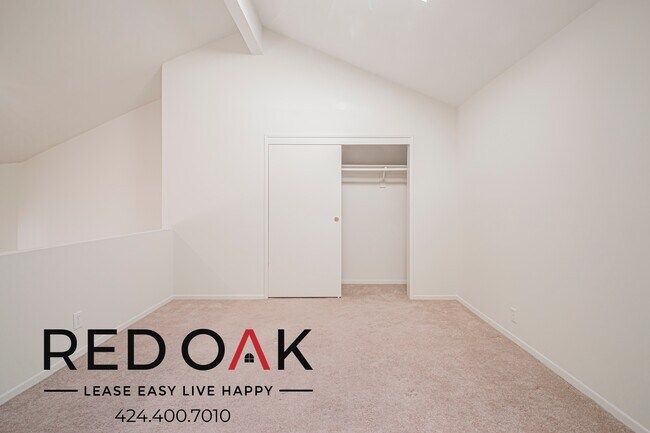 Building Photo - 4651 Cahuenga Blvd