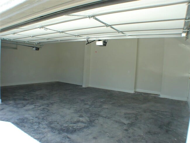 Building Photo - 1812 SW Edinburgh Ave