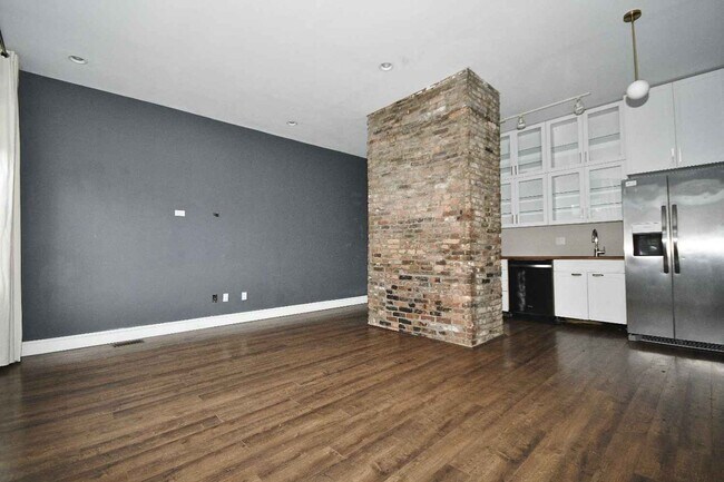 Building Photo - 1606 Bingham St