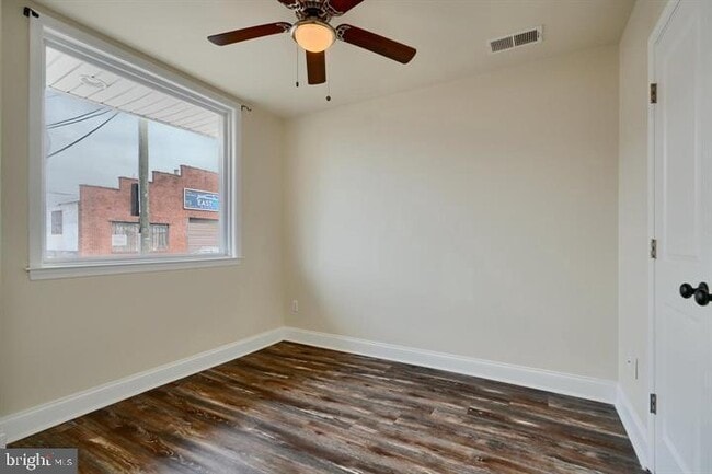 Building Photo - 106 S Haven St