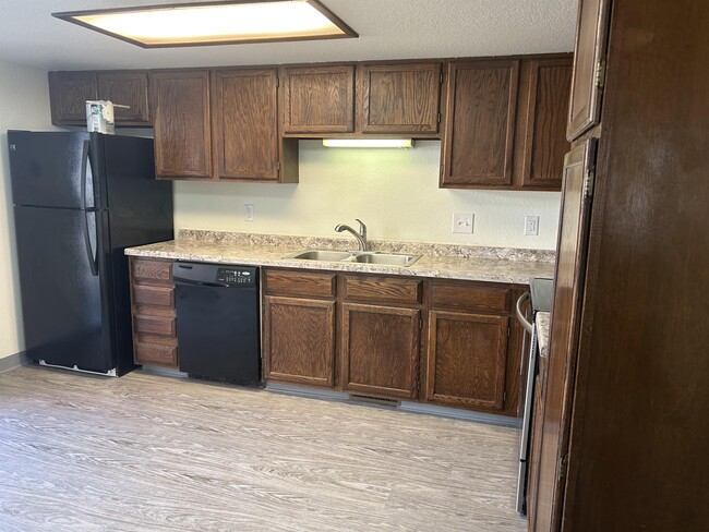 Building Photo - 778 Moccasin Trail