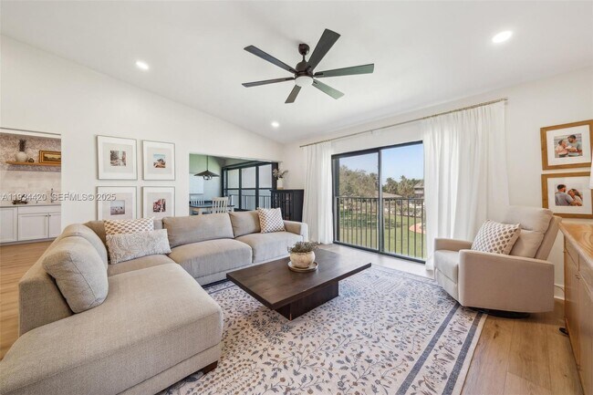 Building Photo - 3207 S Lakeview Cir