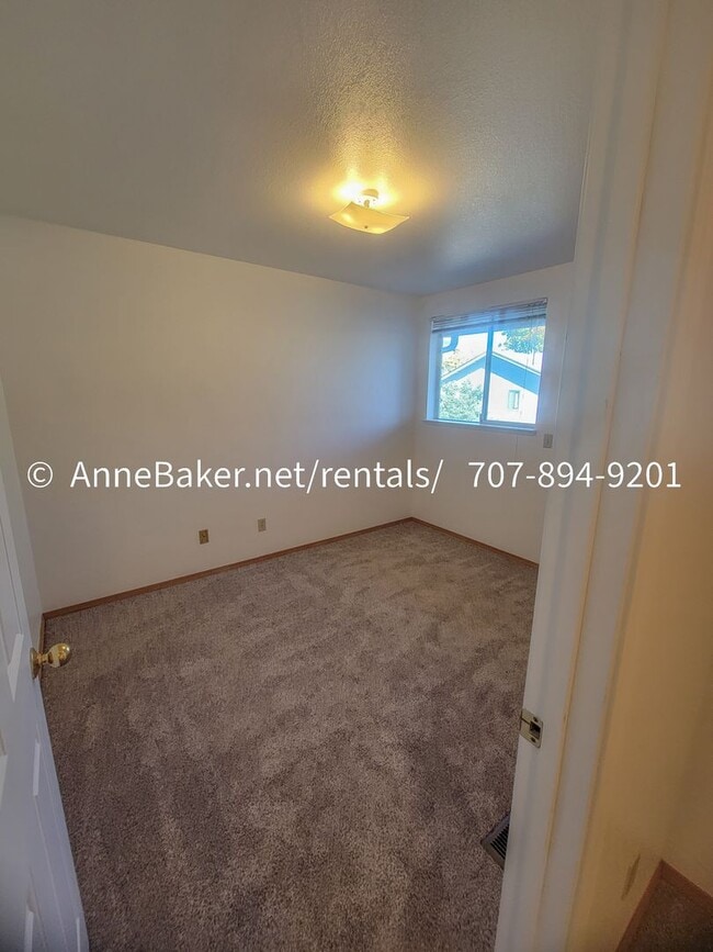 Building Photo - Cloverdale Meadow Condo Available Now