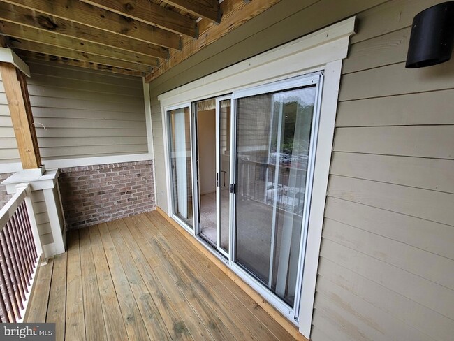 Building Photo - 605 Admiral Dr