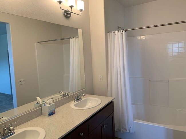 Building Photo - Goleta townhome