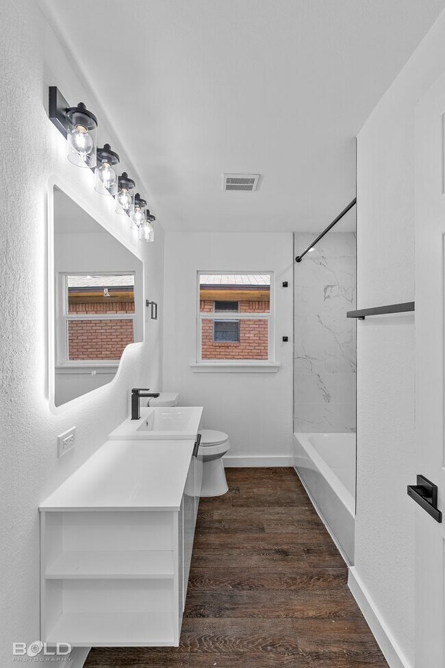 Building Photo - 2518 Belmont Blvd