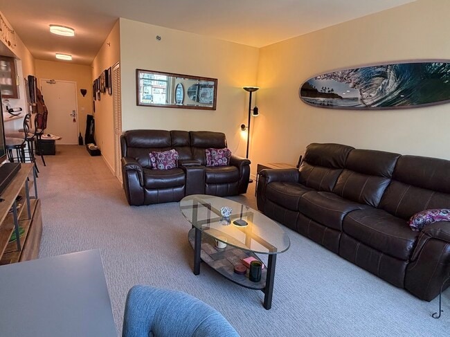 Building Photo - 425 W Beech St