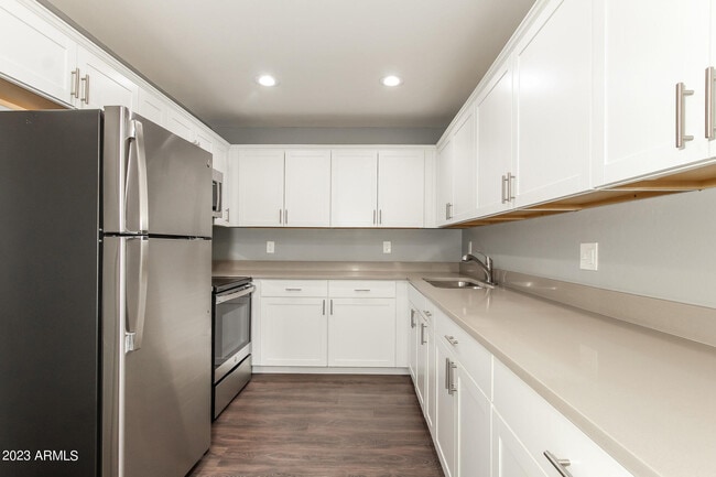 Building Photo - 3236 W Desert Cove Ave