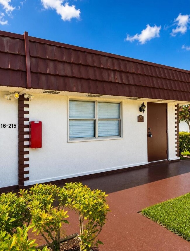Building Photo - 215 Waterford Way
