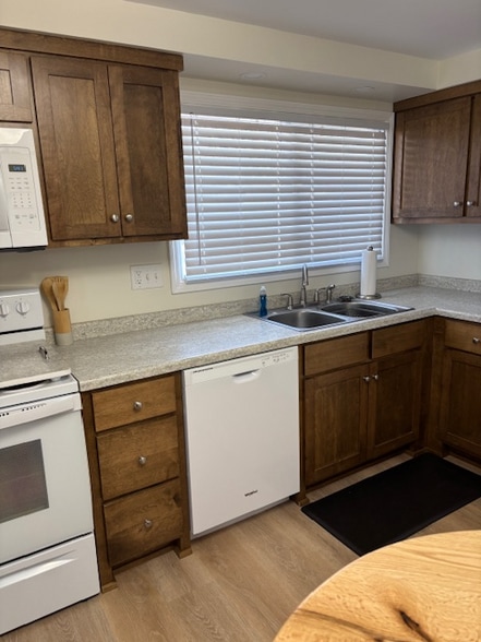 Building Photo - 428 Laverne Dr