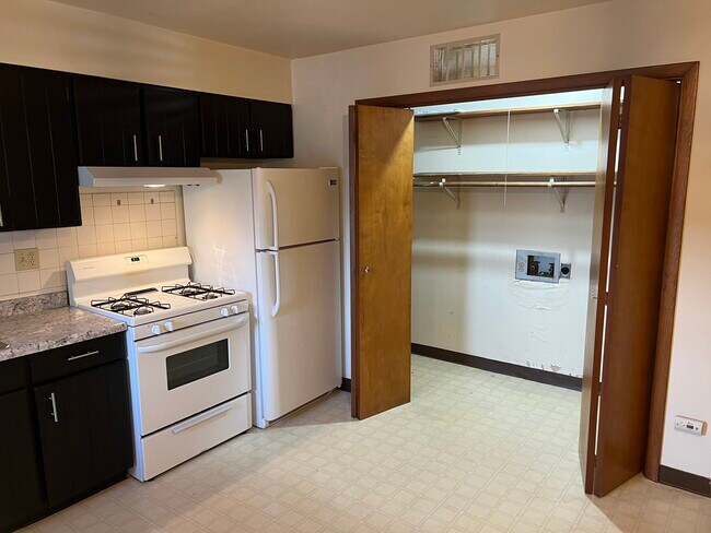 Building Photo - 103 W Clark St