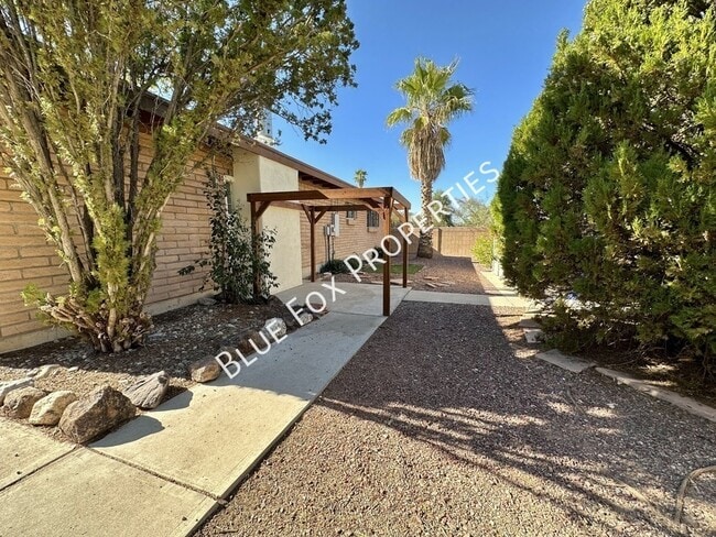 Building Photo - 8825 E Old Spanish Trail