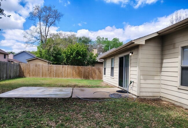 Building Photo - 20423 White Poplar Dr