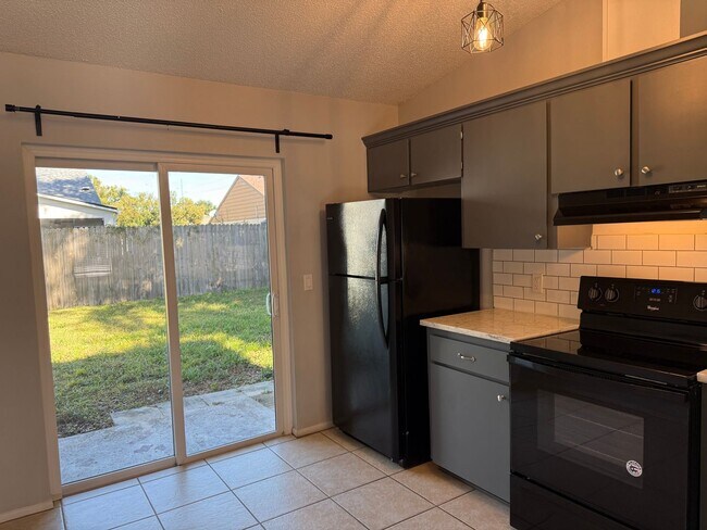 Building Photo - Duplex