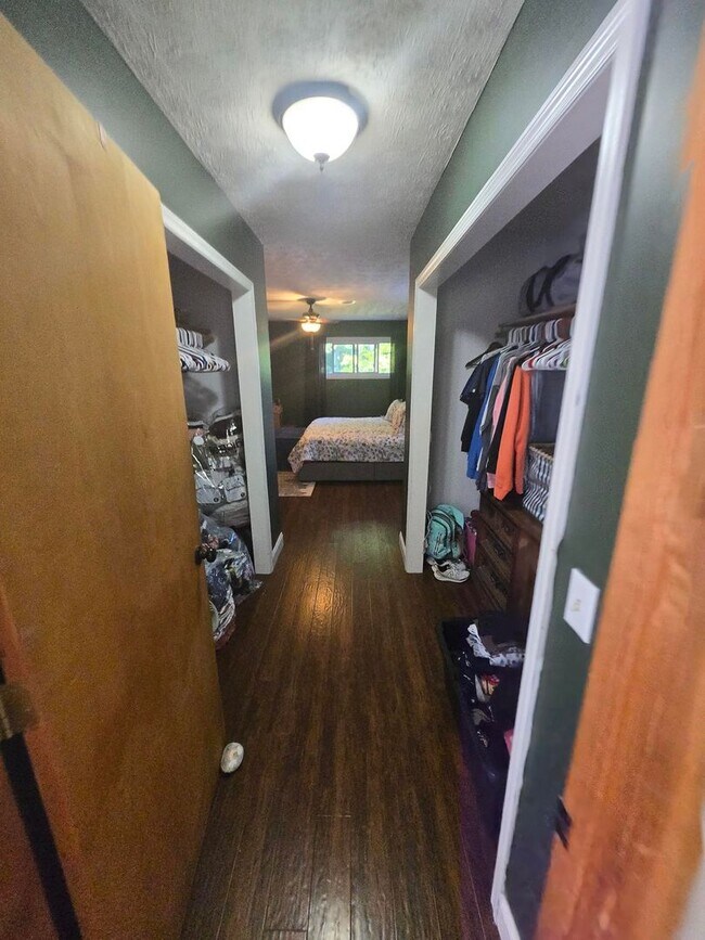 Building Photo - This charming 3-bedroom, 2-bathroom home o...
