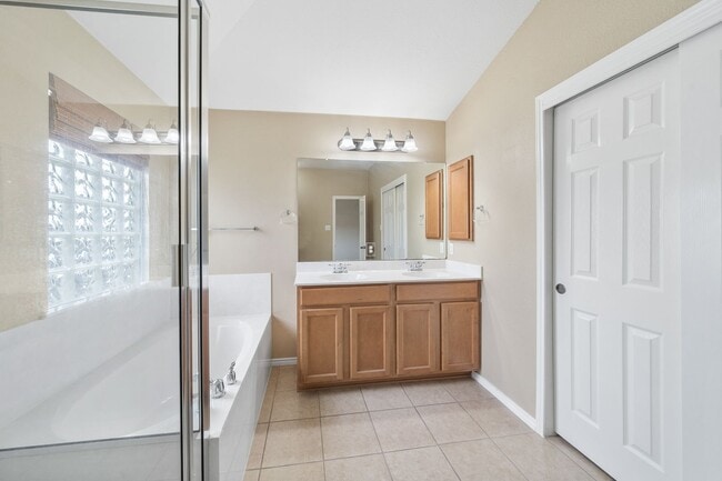 Building Photo - 4105 Pebble Ridge Cove