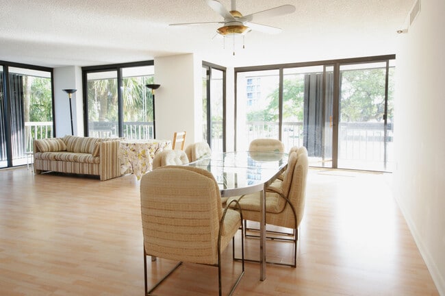 Building Photo - 2450 Presidential Way