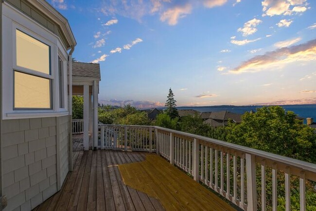 Building Photo - Charming Beach Drive Craftsman w/ AC and V...
