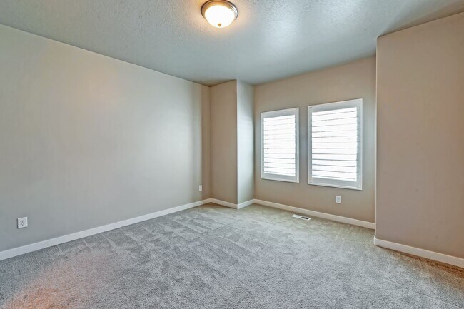 Building Photo - LEHI HOUSE W ATTACHED 2 CAR, LANDSCAPING &...