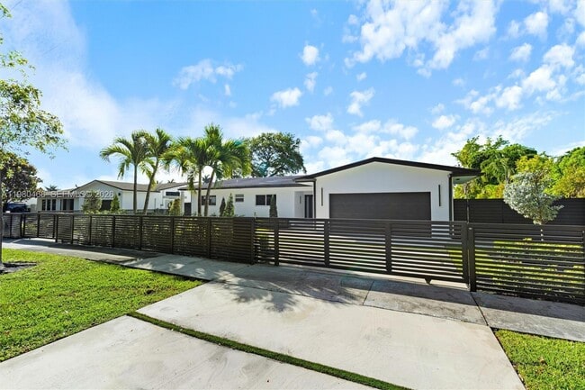 Building Photo - 1840 NE 199th St