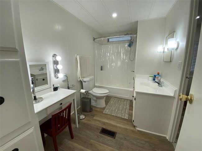 Building Photo - 5514 Lagoon Dr