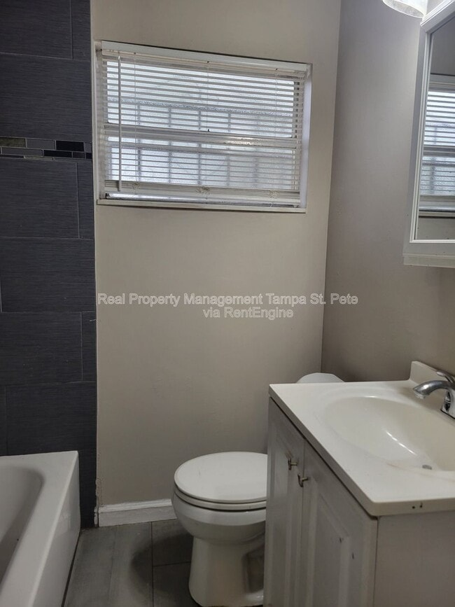 Building Photo - 3001 E Jean St