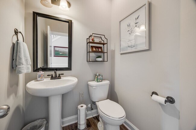 Building Photo - Stunning 4-Bedroom, 3.5-Bath Full Brick Ho...