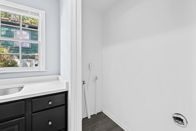 Building Photo - Beautifully Renovated 3 Bedroom 2 Bath Home