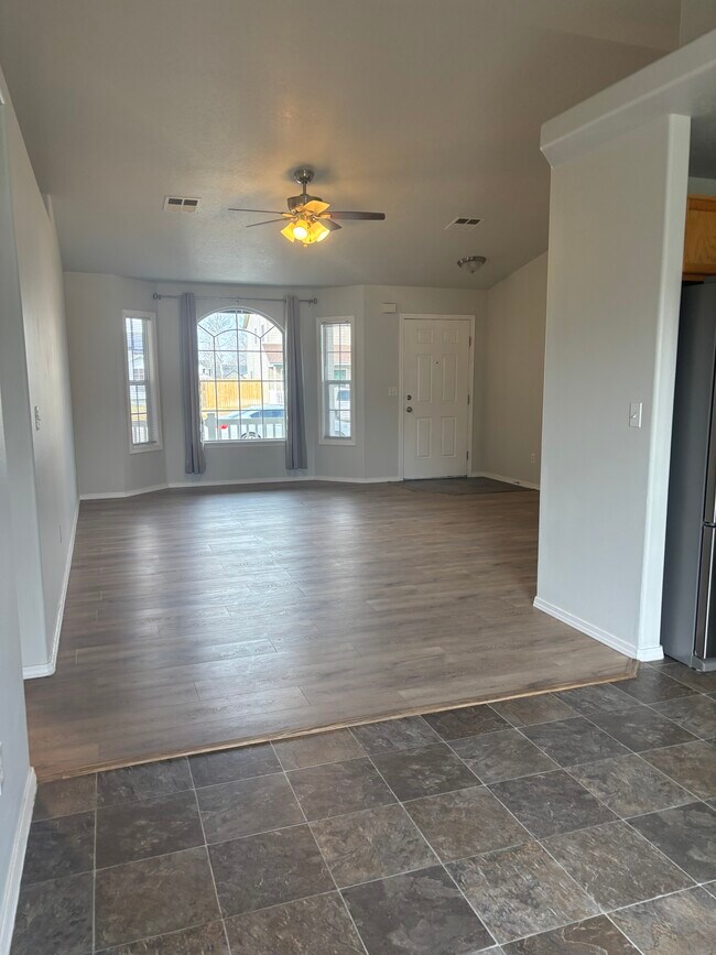 Building Photo - 339 E Bay Owl Dr