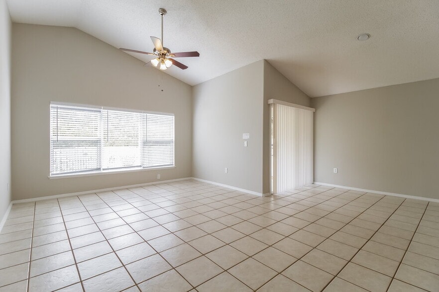Building Photo - 1802 Meadow Pond Way