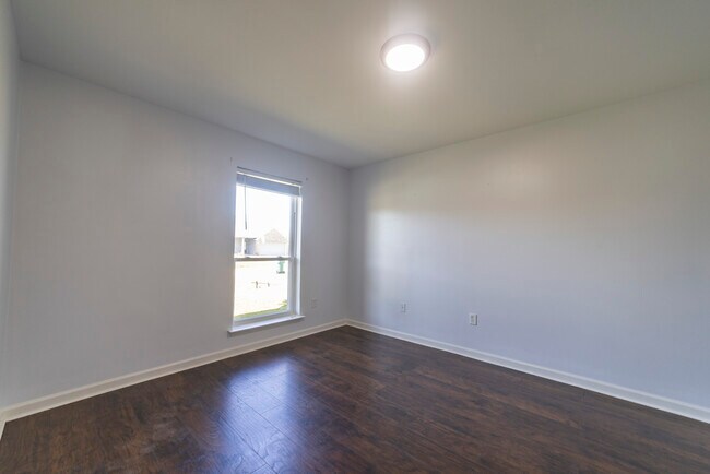 Building Photo - 35576 Melrose Ave