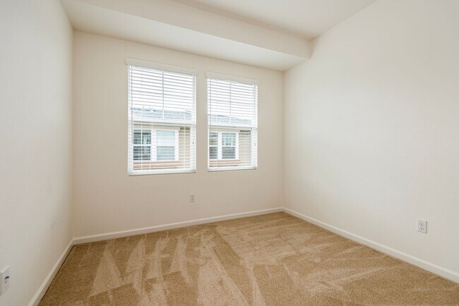 Building Photo - Modern 4BR Townhome w/ Solar, Tesla Powerwalls & 2-Car Garage