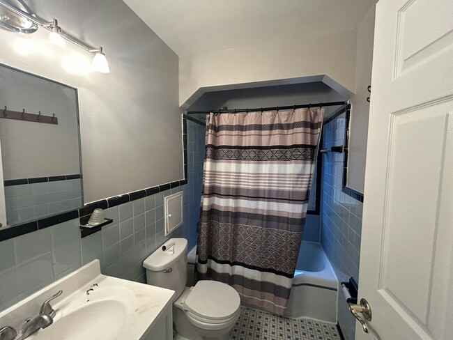 Building Photo - 5979 Lodewyck St
