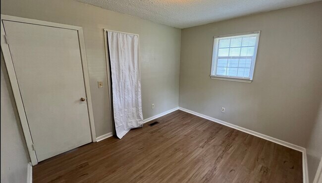 3rd Bedroom - 311 W Sumter St