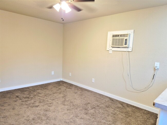 Building Photo - 854 Shawnee St