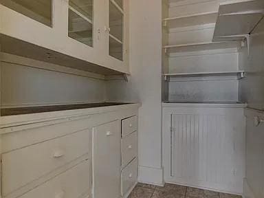 Building Photo - 1112 E 2nd St