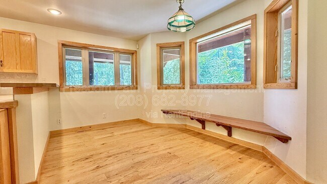 Building Photo - 166 Wildwood Ln