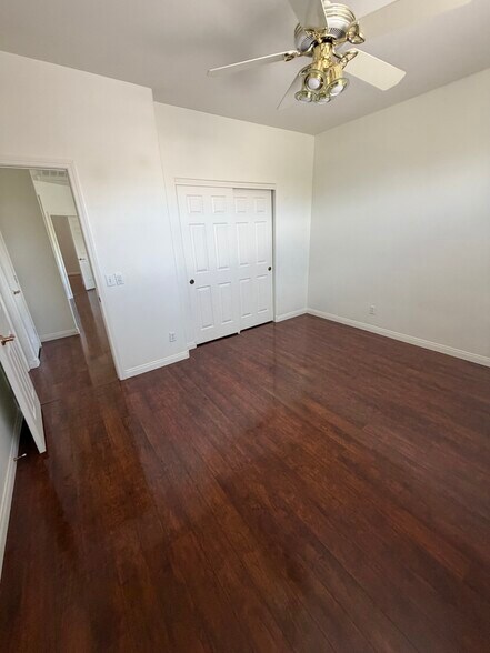 Building Photo - 1656 Warrenville St