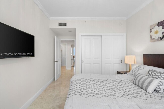 Building Photo - 17875 Collins Ave