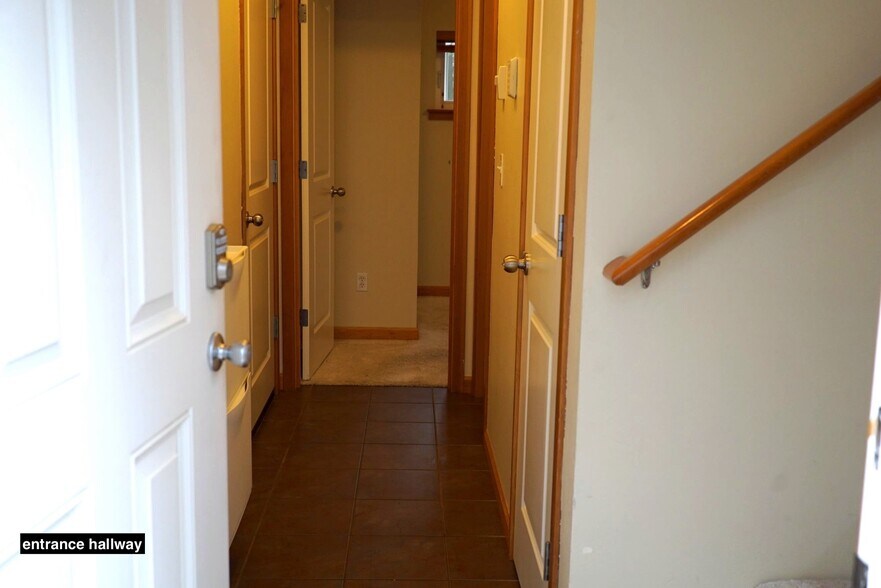 Building Photo - 3010B NE 137th St