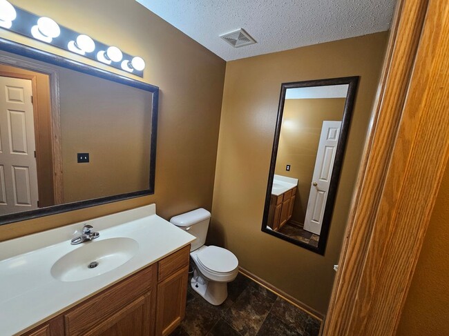 Building Photo - 2639 Yellowstone Dr