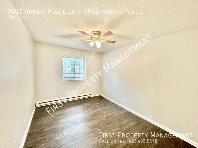 Building Photo - $700 Off One Month's Rent: 2/1 Remodeled D...