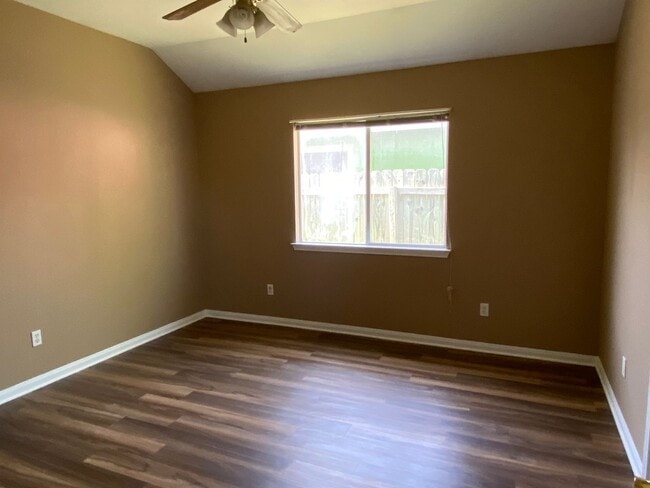Building Photo - 146 Meadowlark Cir
