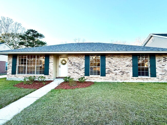 Building Photo - Spacious 3BR/2BA in Brookhollow – New Roof + All Appliances Included