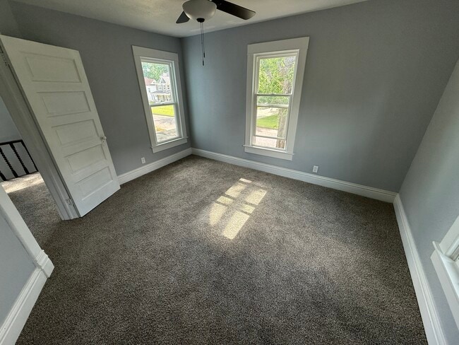 Building Photo - 524 S Evergreen Ave