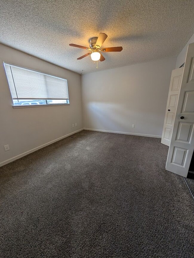 Building Photo - Lovely 2 Bedroom Elks Condo